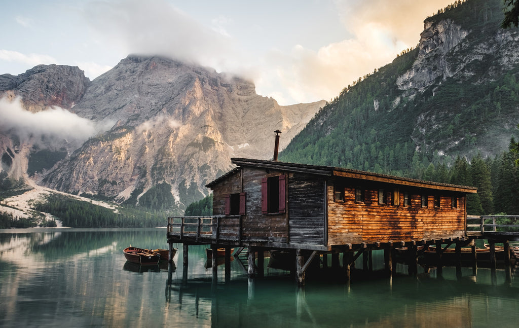 Discover how to visit the best lakes in South Tyrol with the best sustainable accessories
